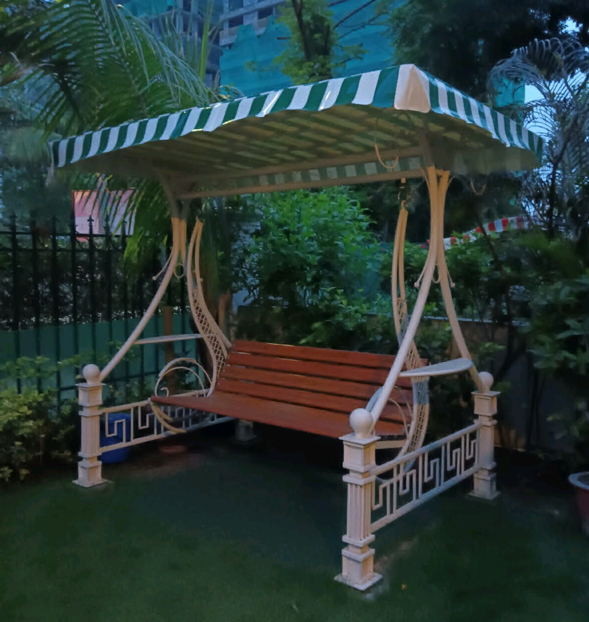 Rajwadi Garden Swing 